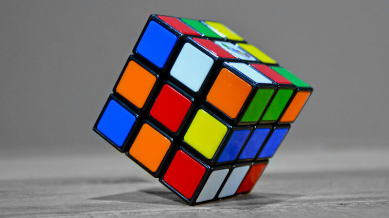 un cubo de Rubik para niños