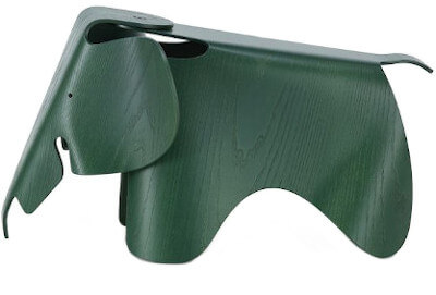 una silla elefante de los diseñadores Charles y Ray Eames