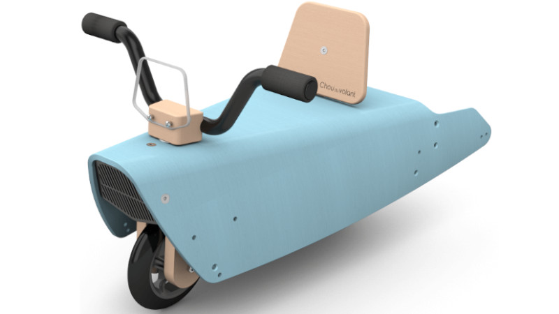 une draisienne moto pour bébé couleur bleue